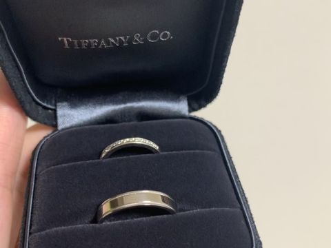 【ティファニー(Tiffany & Co.)の口コミ】 ペアデザインではなく、お互いに気に入ったデザインを選びました。
私はス…