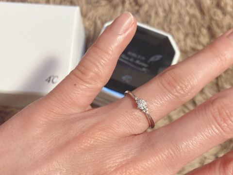 【4℃ BRIDAL(ヨンドシーブライダル)の口コミ】 婚約指輪は要らないよと言っていたのですが...笑
記念日にお店を予約して…