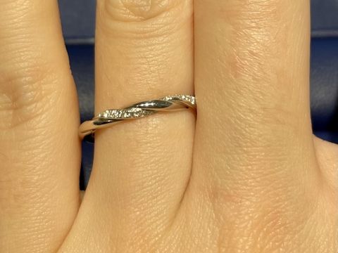 【銀座ダイヤモンドシライシの口コミ】 タイムレスラブという指輪を試着させて頂いたのですが、ねじねじがとても…