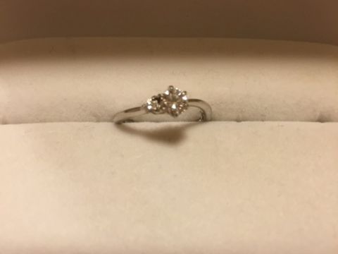 【アンジェリックフォセッテ(Angelique Fossette)の口コミ】 ダイヤとリングが店一面に展示されており、自分の好きな組み合わせでオリ…