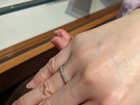 【銀座ダイヤモンドシライシの口コミ】 価格は20万前後で決めていた
デザインはシンプル、太さは細め、ストレート…