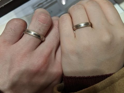【俄(にわか)の口コミ】 和を感じる個性的なデザインの指輪が多かったのですが、旦那が太めのもの…