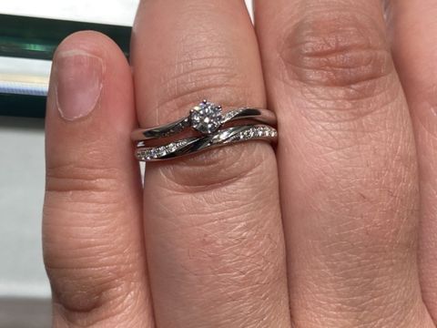 【アイプリモ(I-PRIMO)の口コミ】 わたしが一目惚れしたリングです。
クラウンの下部分に小さなダイヤモンド…