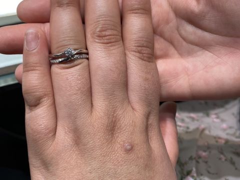 【アイプリモ(I-PRIMO)の口コミ】 ウェーブラインに仕上げられたリングです。
女性用のリングにはウェーブラ…