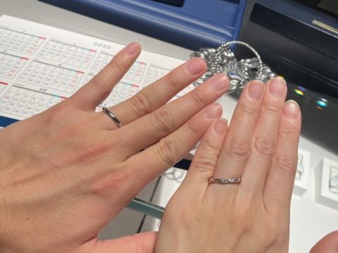 【銀座ダイヤモンドシライシの口コミ】 緩やかで立体的な形は付け心地もよく、飽きのこないデザインがとても気に…