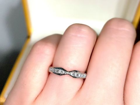 【ケイウノ ブライダル(K.UNO BRIDAL)の口コミ】 要望したデザインを叶えてくれたので購入を決めました。
打ち合わせも細か…