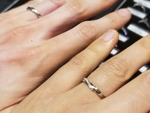 【エクセルコダイヤモンド(EXELCO DIAMOND)の口コミ】 緩やかなカーブが入っており、とても上品な感じがしました。形状も独特な…