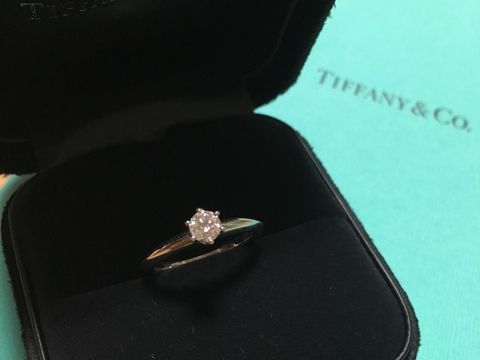 【ティファニー(Tiffany & Co.)の口コミ】 いろんな指輪を見た中で、ティファニーのダイヤが一番輝いて見えました。
…