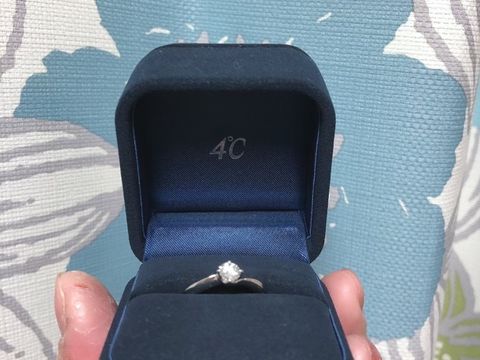 【4℃ BRIDAL(ヨンドシーブライダル)の口コミ】 彼が私に合うシンプルなデザインかつ、素敵なものを選んでくれました。一…