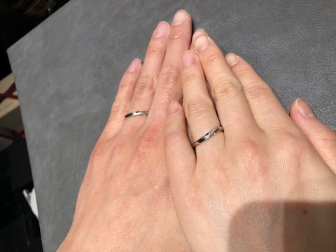 【エクセルコダイヤモンド(EXELCO DIAMOND)の口コミ】 指輪の側面からダイヤモンドが入っているのがオシャレだと感じました。控…