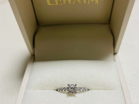 【LEHAIM(レハイム)の口コミ】 アームにもダイヤが入っている指輪を希望していて、理想通りのデザインの…