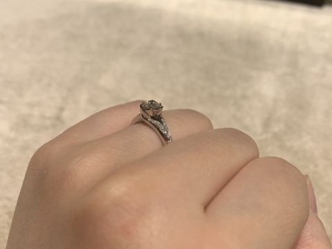 【ブルガリ(BVLGARI)の口コミ】 彼のおすすめでインコントレダモーレを試着させていただきました。どの角…