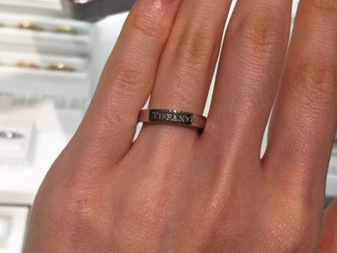 【ティファニー(Tiffany & Co.)の口コミ】 プラチナのマリッジリングを試着させて頂きました。どれも洗練されたシン…