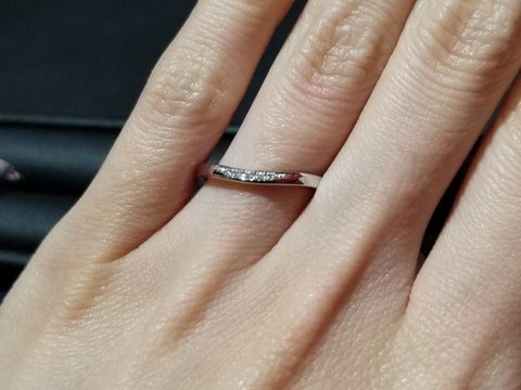 【ラザール ダイヤモンド【取扱店販売】の口コミ】 個性的な形です！王道よりも、個性的なものが好きな方、お洒落な方におす…