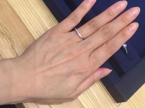 【Foulason(フレゾン)の口コミ】 私はV字のもので探していたのですが、太さやカーブが非常に綺麗で指を長く…