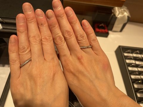 【銀座ダイヤモンドシライシの口コミ】 ダイヤモンドを輝かせるデザインのものが多いが、毎日つけるので仕事に支…