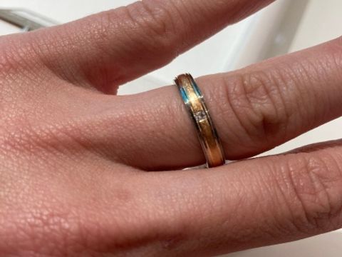 【EURO WEDDING BANDの口コミ】 雑誌で見て、デザインに惹かれて見に行きました。見た目通りとてもしっか…