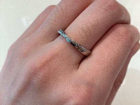 【PRIVATE BEACH(プライベートビーチ)の口コミ】 男性が細めが好みの方にはおすすめです。男性のリングにも彫刻で模様があ…