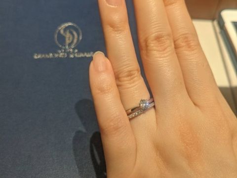 【銀座ダイヤモンドシライシの口コミ】 希望のデザインや予算を記入し、それに基づいて担当の方に指輪を何種類か…