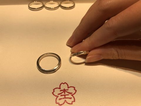 【杢目金屋(もくめがねや)の口コミ】 指輪のデザインはストレート、ウェーブ、V字など豊富なラインアップから選…