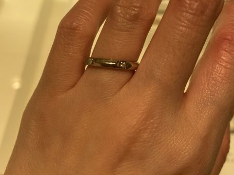 【ティファニー(Tiffany & Co.)の口コミ】 ダイヤが4つ均等なバランスで配置されており、指輪がくるくる回っても気に…