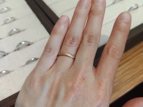 【手作り指輪工房 G.festa(ジーフェスタ)の口コミ】 シンプルで落ち着いた印象のピンクゴールド。リングの幅も太すぎ細すぎな…