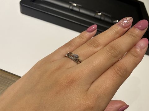 【ラザール ダイヤモンド(LAZARE DIAMOND)の口コミ】 デザインが大変豊富で、どれも可愛いかったです。特にメレダイヤ付きを見…