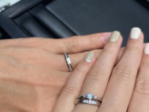 【ラザール ダイヤモンド(LAZARE DIAMOND)の口コミ】 ダイヤの輝きを引き立たせるために
アームのダイヤを支える爪が上に伸びて…