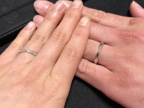 【ティファニー(Tiffany & Co.)の口コミ】 他のブランドではあまり見ないねじれのデザインの指輪で素敵だなと思いま…