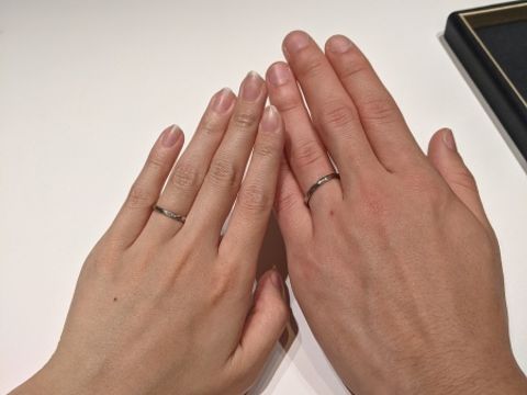 【ラザール ダイヤモンド(LAZARE DIAMOND)の口コミ】 ダイヤが5石着いているが、そこまで派手な印象はなく上品なに見えることろ…