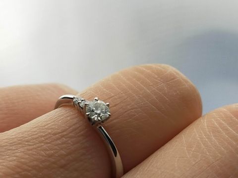 【ラザール ダイヤモンド(LAZARE DIAMOND)の口コミ】 夫が結婚前、プロポーズのときに用意していてくれました。
買い物する際徹…
