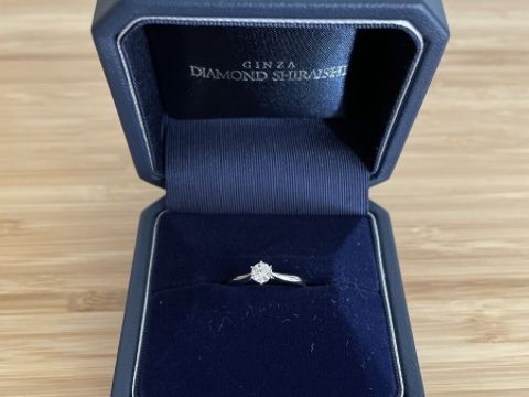 【銀座ダイヤモンドシライシの口コミ】 彼からプロポーズの際に頂いた指輪です。私はブランドなどにあまり関心が…