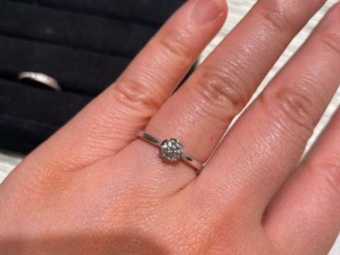 【TRECENTI(トレセンテ)の口コミ】 ダイヤモンドの台座が花びらのデザインになっているので、0.3カラットでも…