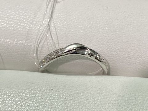 【GALA JEWELRY(ガラジュエリー)の口コミ】 ストレートタイプではなく、Ｖや曲線等の動きのある形で探していました。…