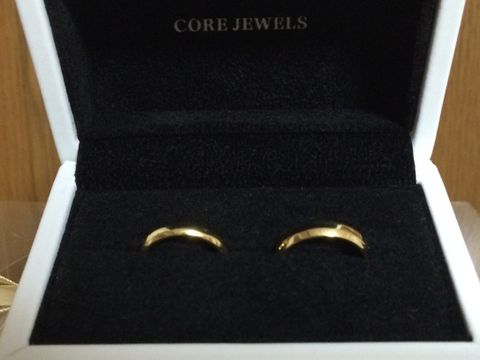 【CORE JEWELS(コアジュエルス)の口コミ】 一生付ける結婚指輪なので二人ともシンプルでゴールドがいいという希望だ…