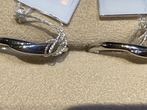 【ith(イズ)の口コミ】 Ｖ字が可愛いと何種類かみていましたが、緩やかで丸みを帯びている太めの…