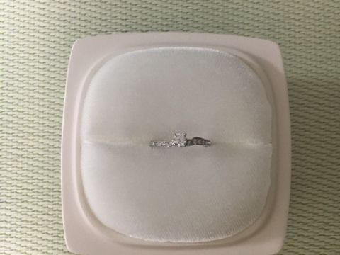 【俄(にわか)の口コミ】 結婚指輪と重ねづけができるタイプが良かったので、婚約指輪購入時に結婚…