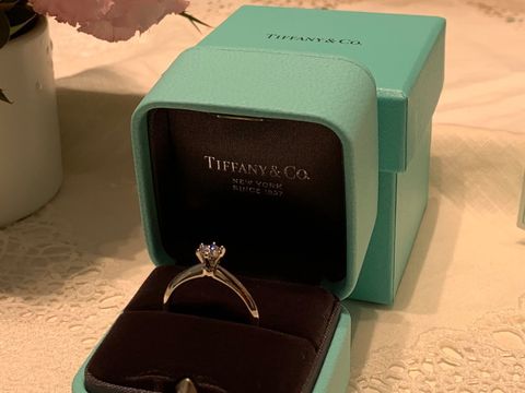 【ティファニー(Tiffany & Co.)の口コミ】 様々なデザインの婚約指輪がある中で、いつまでも飽きることのないデザイ…