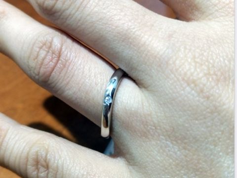 【TRECENTI(トレセンテ)の口コミ】 一粒だけ真ん中にダイヤモンドが埋め込まれています。しっかりと埋め込ま…