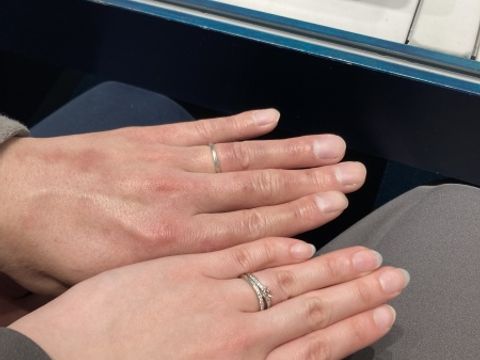 【銀座ダイヤモンドシライシの口コミ】 婚約指輪と結婚指輪を重ね付けしたいと思い、合うものを選びました。結婚…