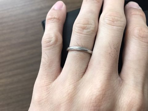 【ラザール ダイヤモンド(LAZARE DIAMOND)の口コミ】 男女ともにおそろいのデザインであり、且つ、男性の指輪についても少し目…