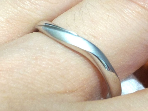 【TRECENTI(トレセンテ)の口コミ】 デザイン:ウェーブデザインで、マット加工が施されており、デザイン性が高…