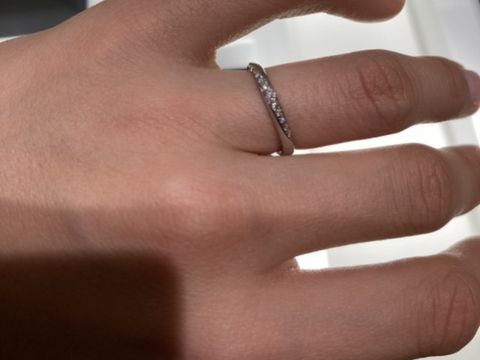 【ラザール ダイヤモンド(LAZARE DIAMOND)の口コミ】 ストレートですが、ねじりが掘ってあるのでウェーブな感じにも見えます。…