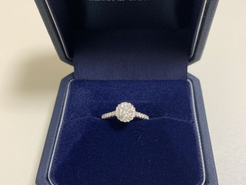 【銀座ダイヤモンドシライシの口コミ】 銀座ダイアモンドシライシさんでいうbouquetの様なデザインで婚約指輪を探…