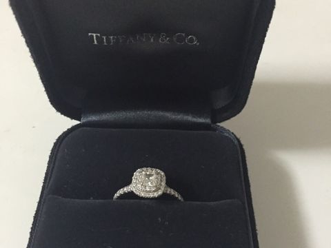 【ティファニー(Tiffany & Co.)の口コミ】 店を見に行って選んだというよりは、この指輪を買うと決めて店に行きまし…