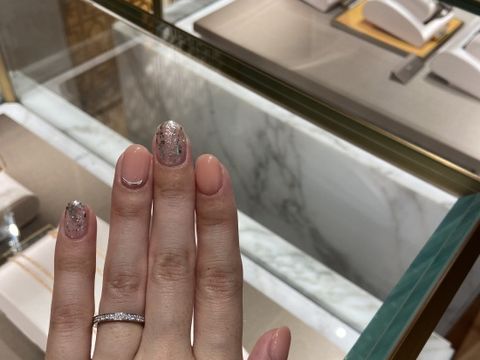 【ブルガリ(BVLGARI)の口コミ】 プラチナのハーフエタニティリングで、真ん中の石が若干カラットが大きな…