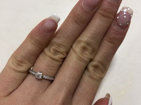 【アイプリモ(I-PRIMO)の口コミ】 真ん中のダイヤモンドが大きすぎないこと「ダイヤモンドが0.2カラットくら…