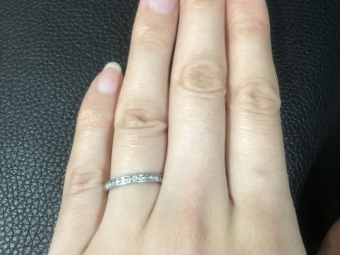 【STAR JEWELRY(スタージュエリー)の口コミ】 普段から使うのに他の指輪と馴染みがいいものを
購入したいと思いこちらの…