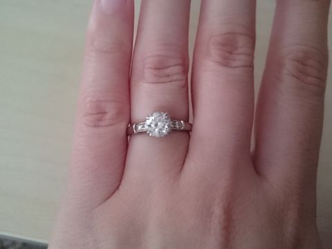 【ハリー・ウィンストン(Harry Winston)の口コミ】 婚約指輪にはHarry Winstonのがほしかったので、夫に伝えて買ってもらいま…