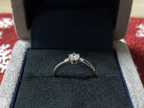 【BRILLIANCE+(ブリリアンスプラス)の口コミ】 ダイヤモンドのみでプロポーズしてもらいました。
その後一緒に店舗に行き…